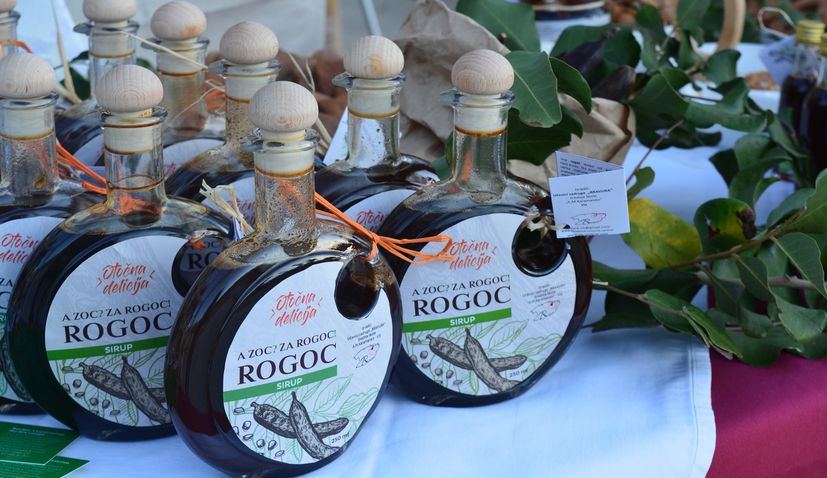 Students on Croatian island producing carob syrup, jelly, cookies and other delights