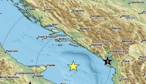 A strong earthquake in the Adriatic Sea, measuring 4.9 on the Richter scale, was felt throughout the Dubrovnik area this morning.