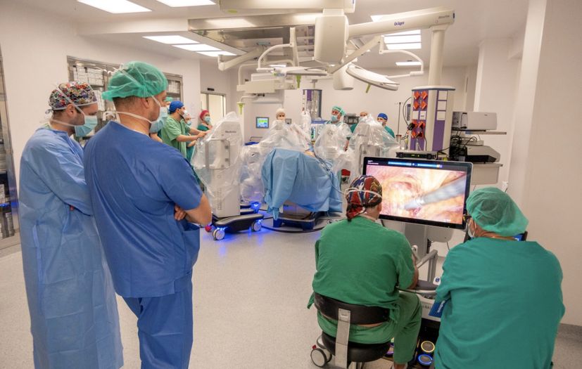 "Breakthrough in Surgery: Robot Hugo Successfully Assists in Dozen Surgeries