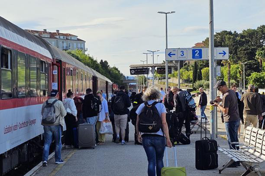 EuroNight train arrives in Split 