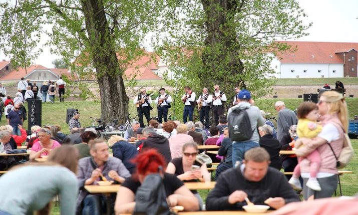 PHOTOS: Croatia marks May Day with traditional free bean stew