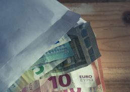 How much money should you gift at a Croatian wedding?