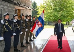 VIDEO: New UK Ambassador arrives in Croatia and impresses with his Croatian