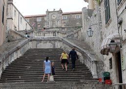 Dubrovnik bans sitting on famous steps – fines introduced