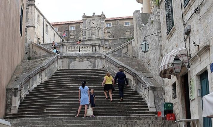 Dubrovnik bans sitting on famous steps – fines introduced
