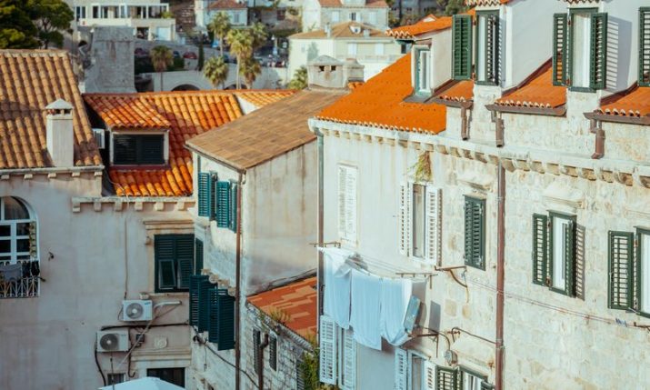 Croatians leave parental home latest in Europe, says new report