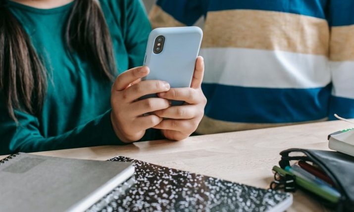 Zagreb to ban mobile phones in primary schools