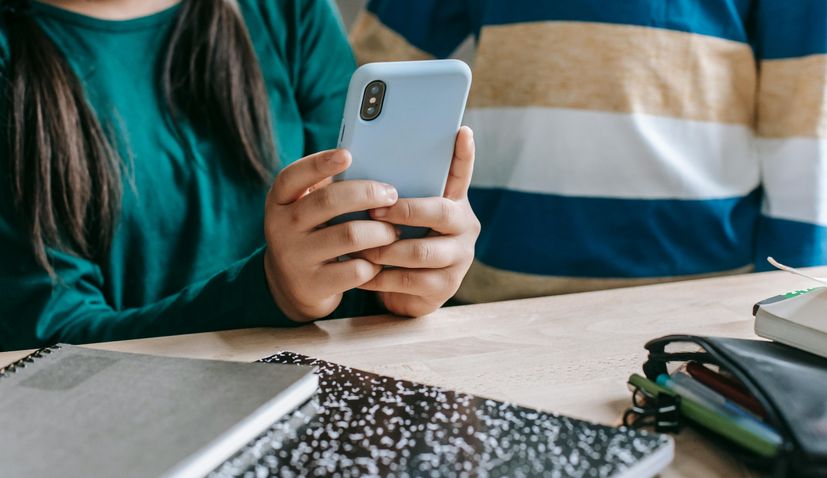 Zagreb set to ban mobile phones in primary schools
