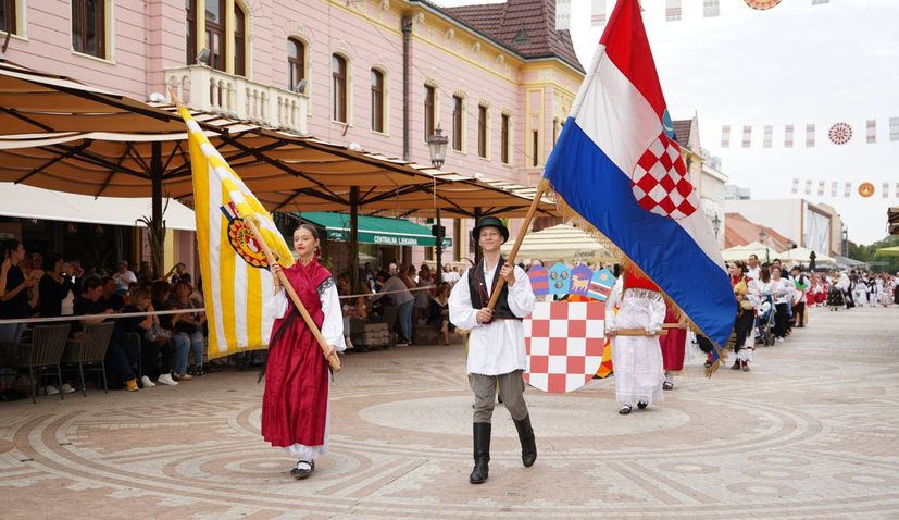 PHOTOS: 1,600 kids keep Croatian traditions alive in Vinkovci