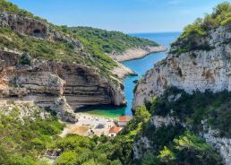 Island of Vis named on ‘2026 Not Hot List’