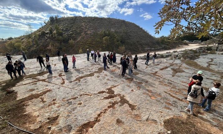Scientists gather on Croatian island to trace dinosaurs’ footsteps