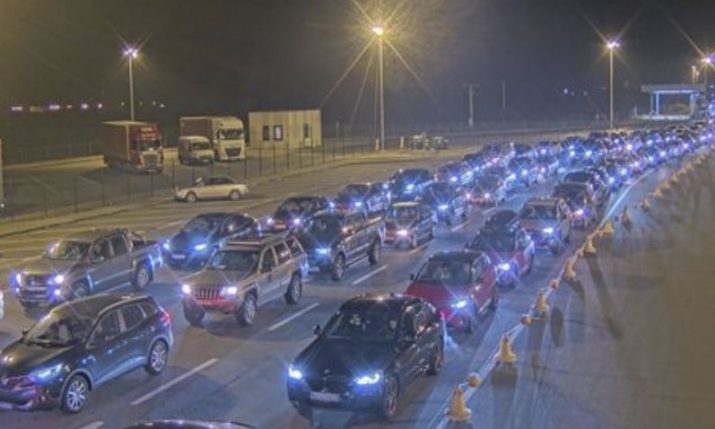 Massive pre-Christmas Croatian border delays as waits stretch up to nine hours