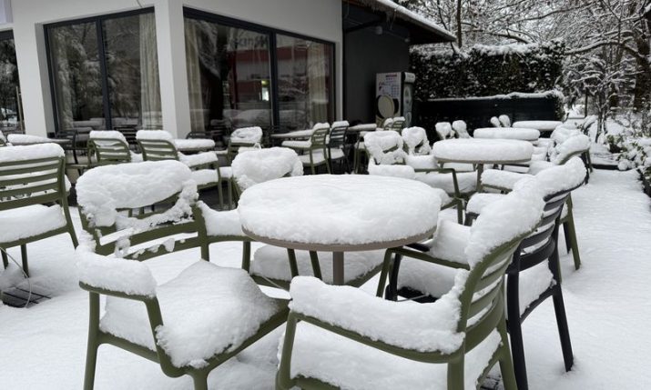 Biggest snowfall in years sweeps Croatia but records remain intact