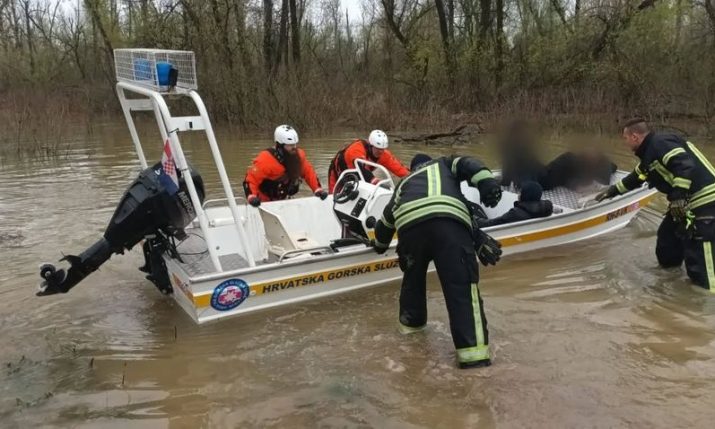 Croatian emergency services rescue 30 migrants after boats capsize on Sava River