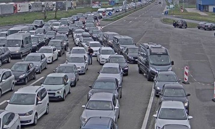 Easter travel rush brings hours-long delays at Croatian border crossings