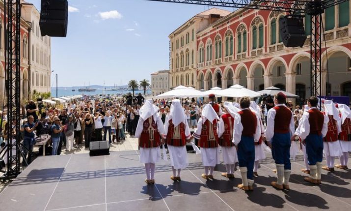 PHOTOS: Dalmatian traditions brought to life in Split