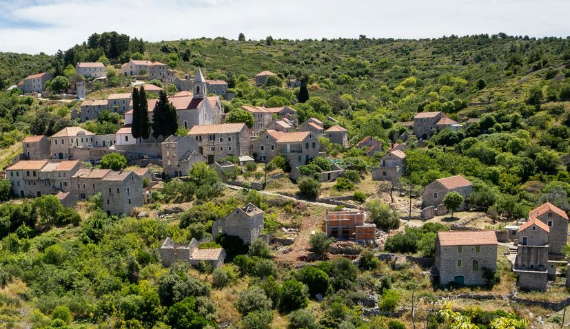 What happens to property in Croatia when there are