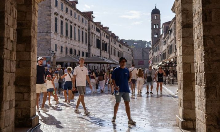PM to young Croats in diaspora: Our numbers are declining, come back home