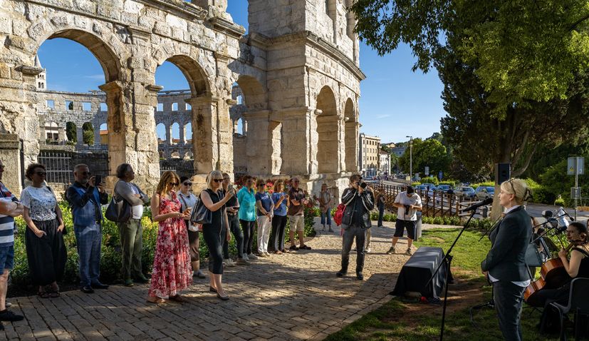 PHOTOS: Memorial bench unveiled beside Pula Arena to preserv